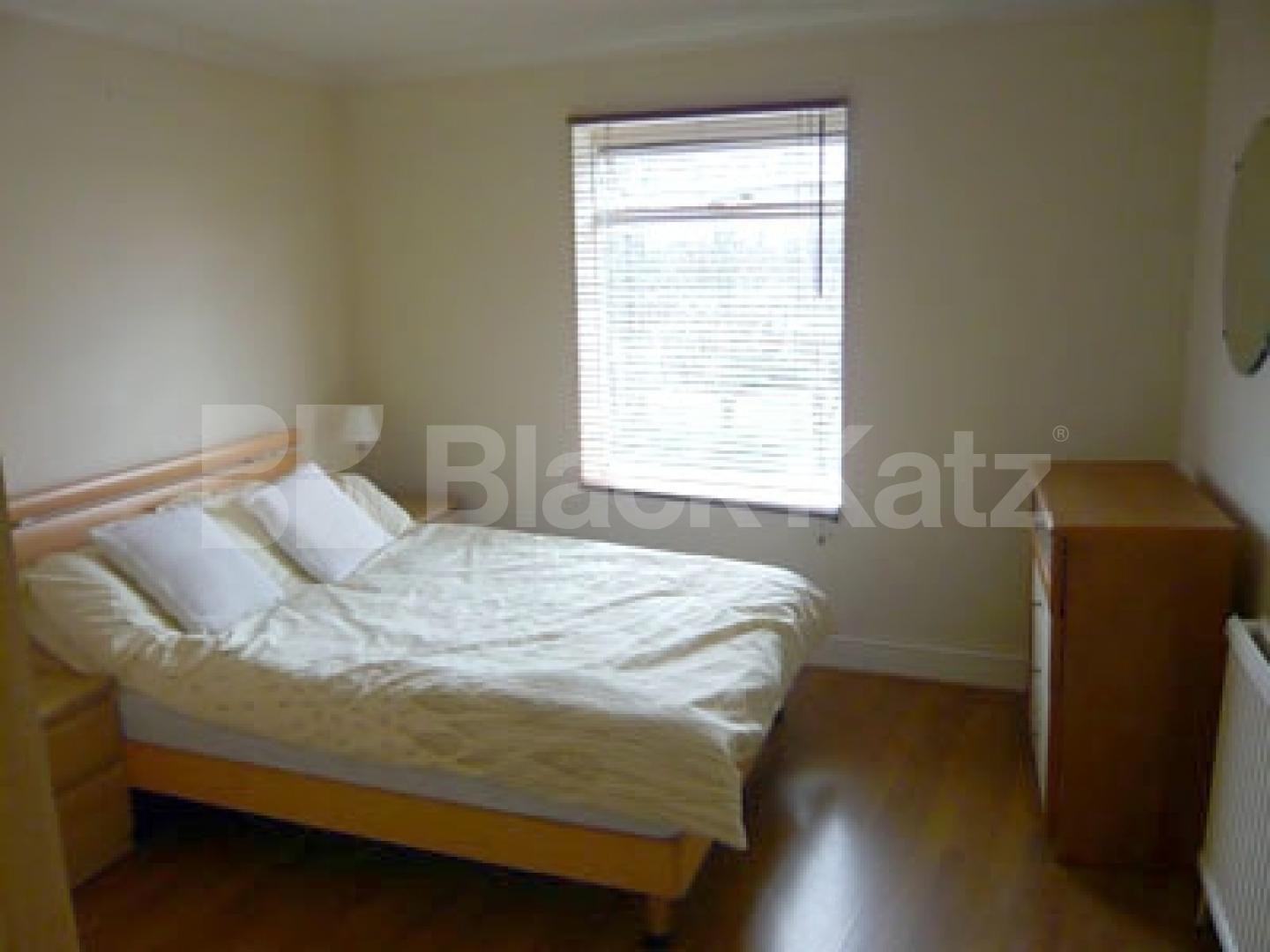 			Overlooking Canal!, 2 Bedroom, 1 bath, 1 reception Flat			 Hormead Road, Westbourne Park